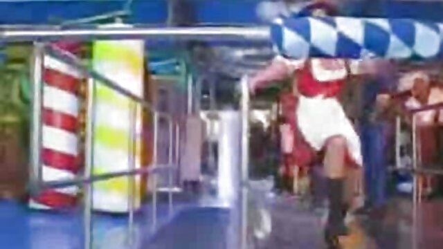 Red Files: Une rousse se fait video pournou défoncer la chatte par un gode fait maison