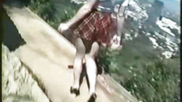 Teen pournou hijab lesbiennes au bord de la piscine TTT