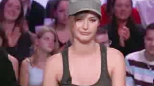 Bimbo brune bien roulée attache son homme sex pournou gratui et a du pervers