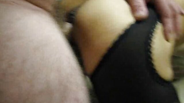 MILF indienne exhibant son cul et sa chatte dodus (Playtime) pournou hindi
