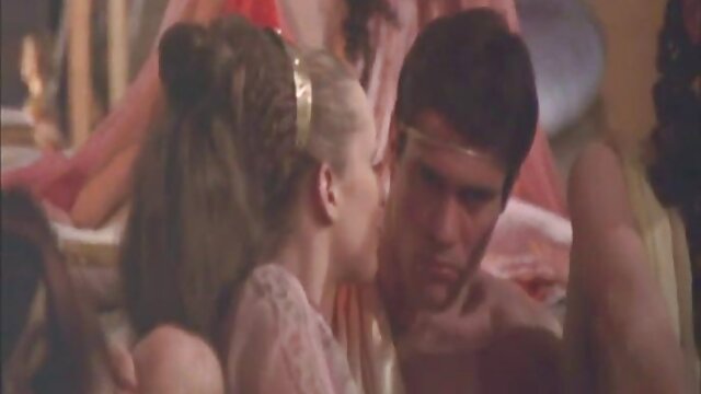Deux lesbiennes asiatiques séduisent une fille hétéro sex pournou arab