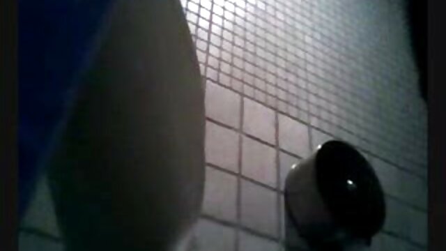 BumsBus - Une blonde site de pournou allemande gicle pendant un bang hard