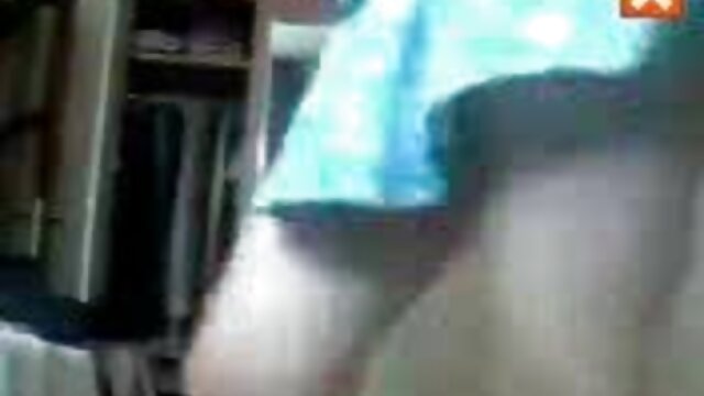 Sexy Lou se masturbe pournou femme pour l'orgasme